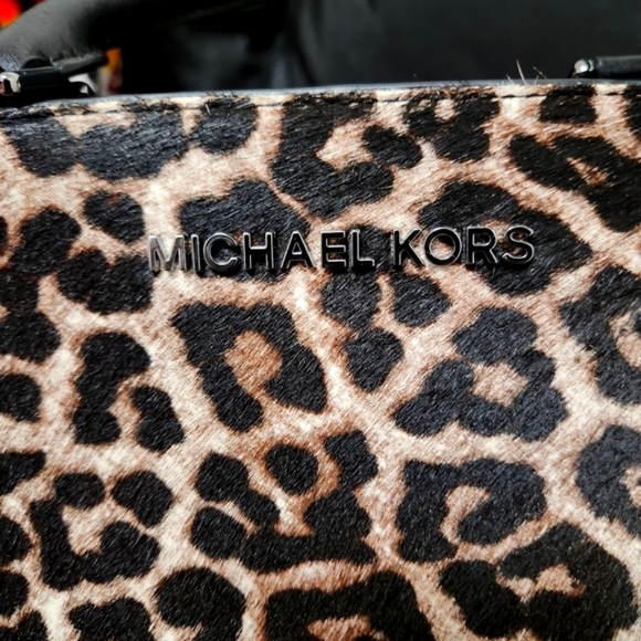 Michael Kors bag, Medium size, brand new. Comes with dust bag. - Picture 7 of 12